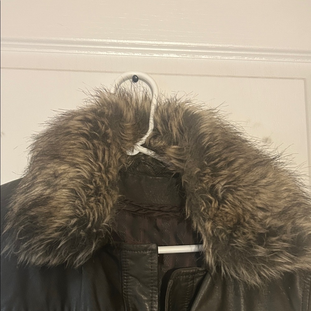 Danier Women's Brown Leather Jacket with Fur Collar - Picture 3 of 13